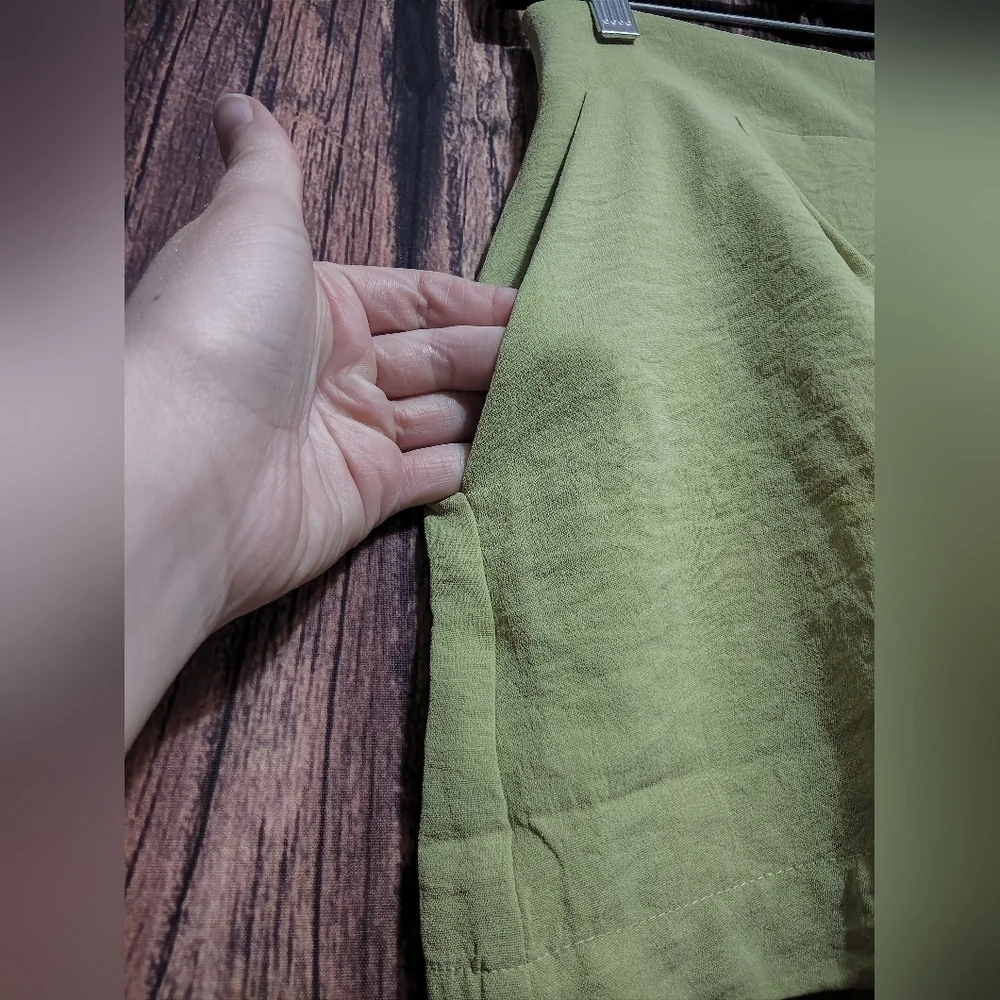 Fore Olive Green Women's Flowy Shorts Size Small!